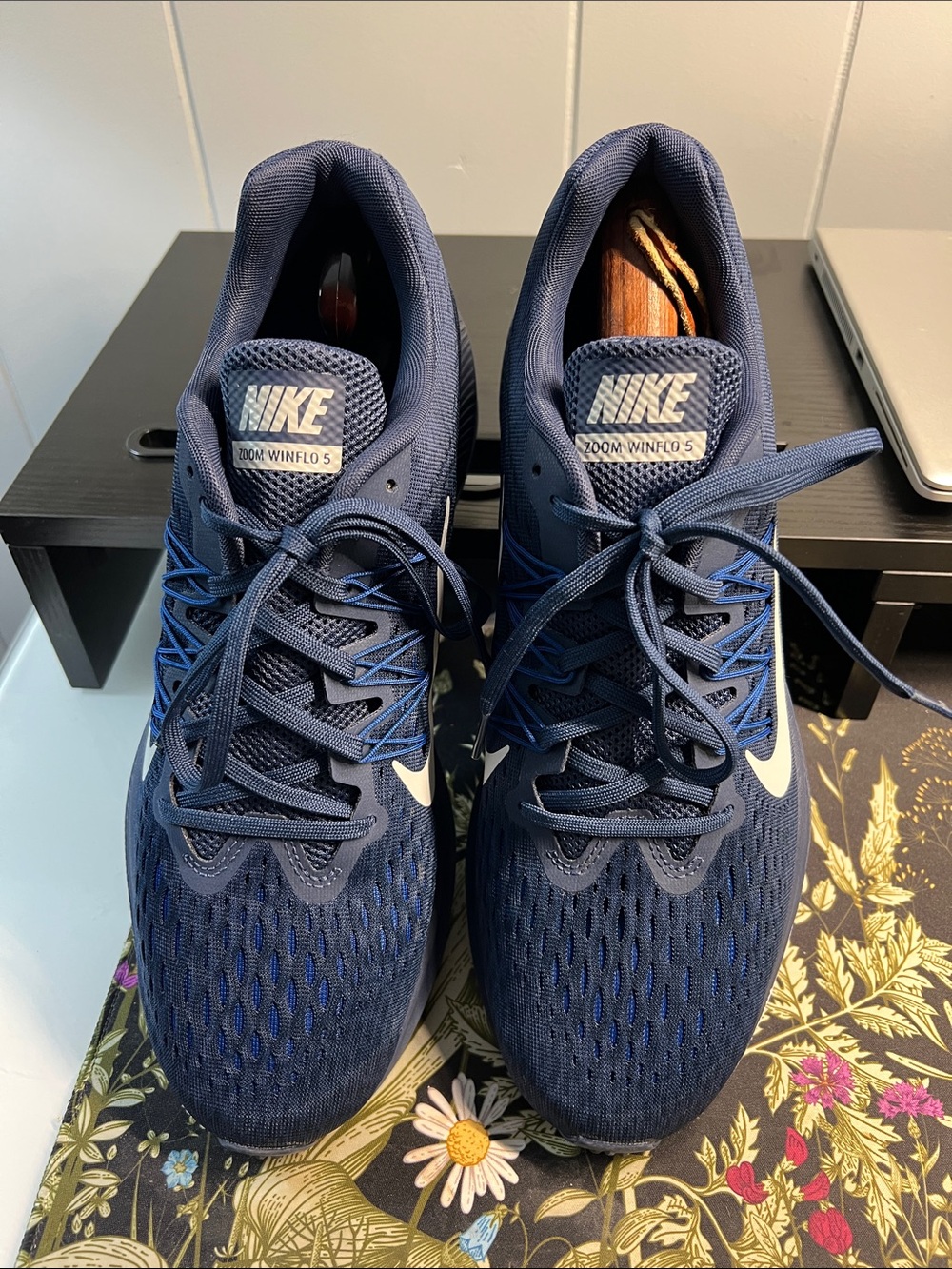 Very Gently used Nike Zoom Winglo 5 Men’s Running Shoes - Size 11 in Gym Blue